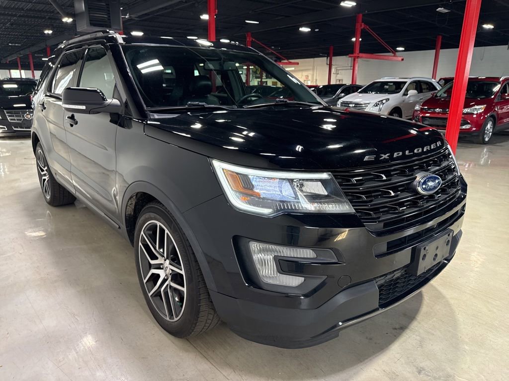 Used 2017 Ford Explorer Sport w/ Equipment Group 401A AWD/4WD image 8