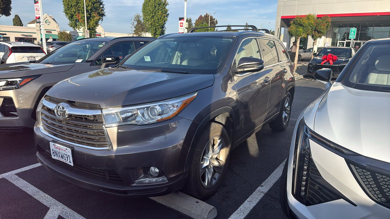 Used 2015 Toyota Highlander Limited FWD image 1