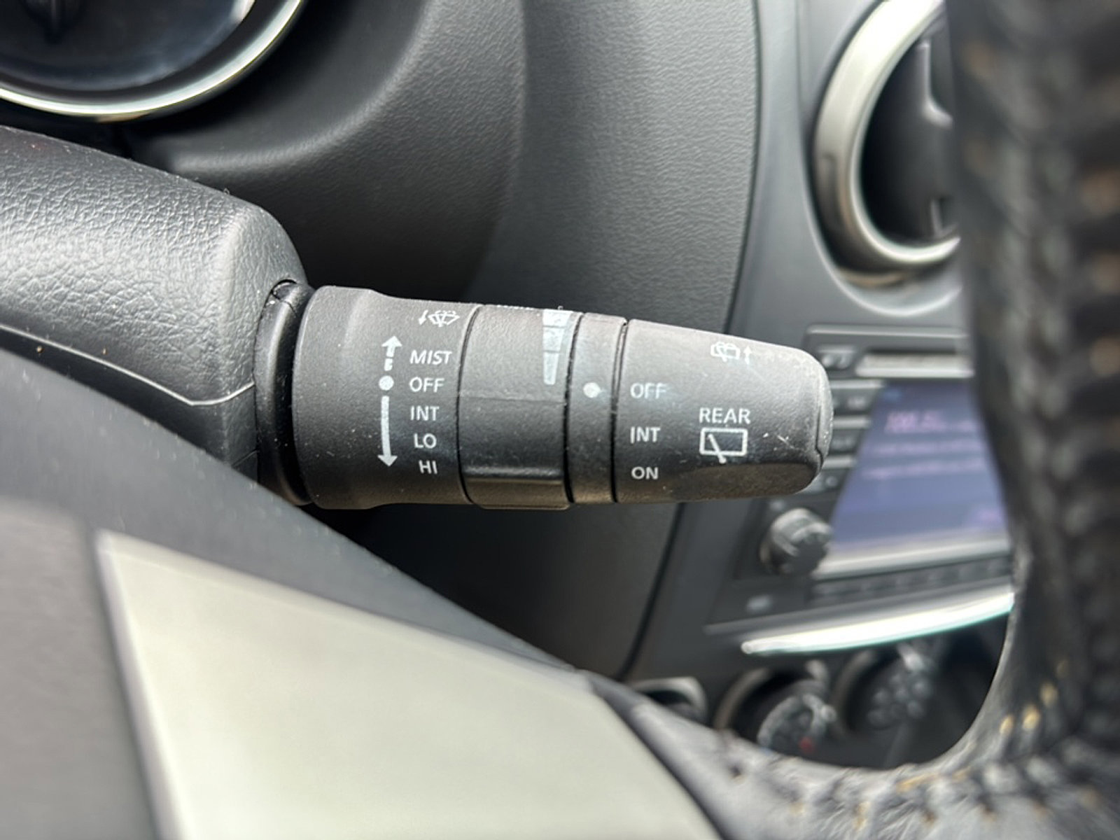 Used 2011 Nissan Rogue SV w/ SL Pkg image 27