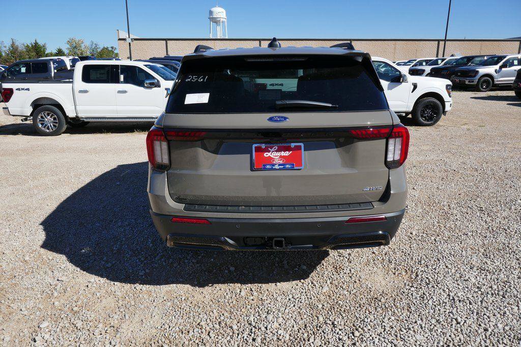 New 2026 Ford Explorer ST-Line w/ ST-Line Street Pack image 6