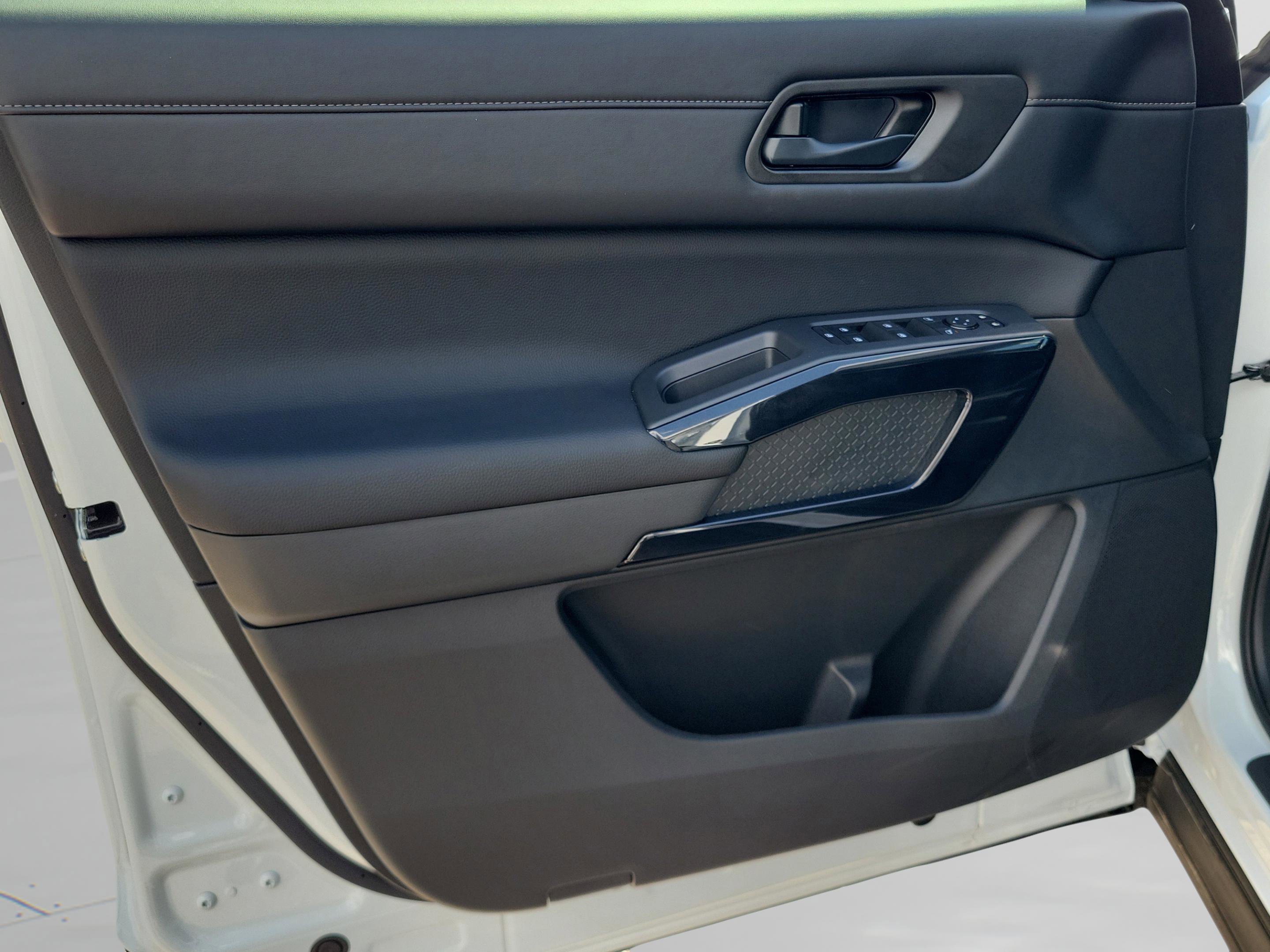 New 2026 Nissan Pathfinder SV image 19