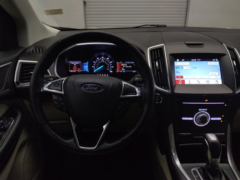 Used 2018 Ford Edge Titanium FWD image 22