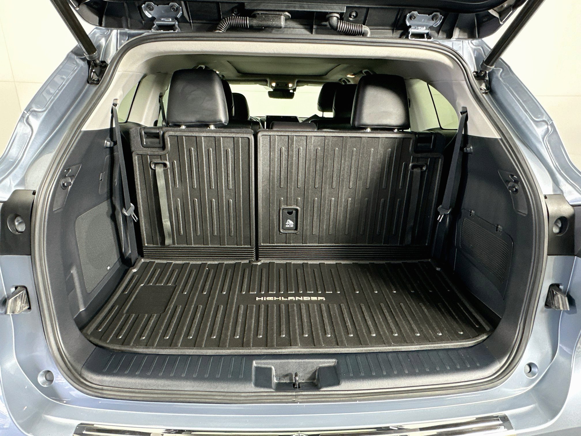 Used 2022 Toyota Highlander Platinum AWD/4WD image 32