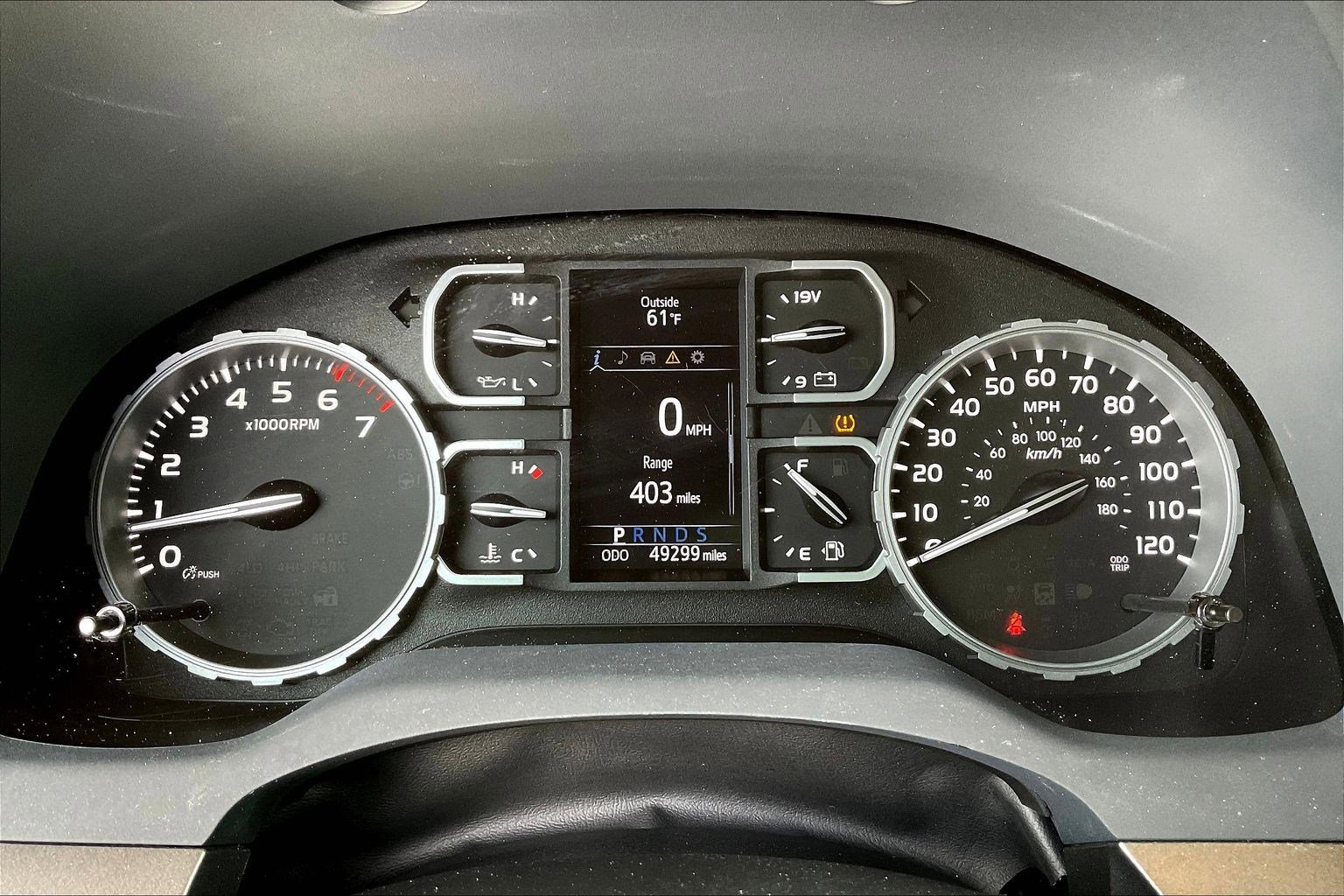 Used 2020 Toyota Tundra SR5 w/ SR5 Upgrade Package AWD/4WD image 14