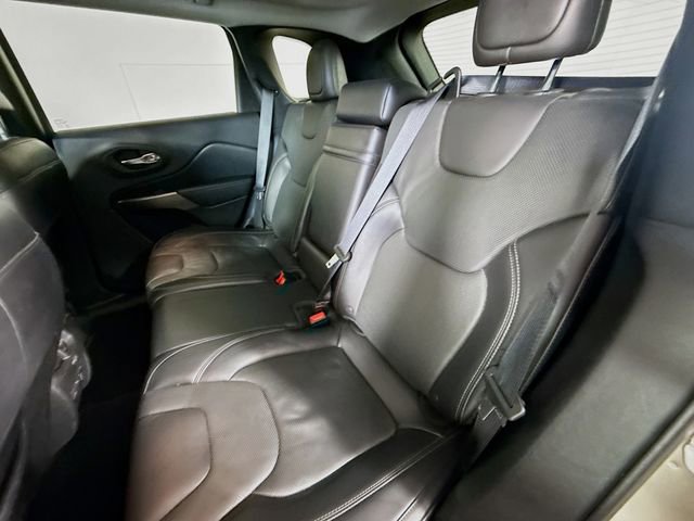 Used 2019 Jeep Cherokee Limited image 26