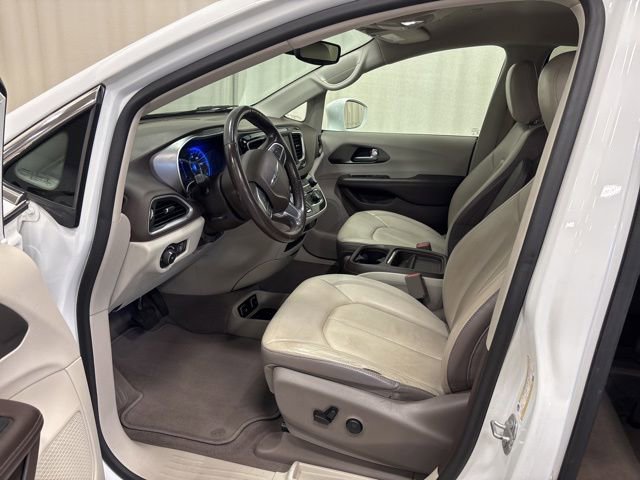 Used 2019 Chrysler Pacifica Touring-L FWD image 12