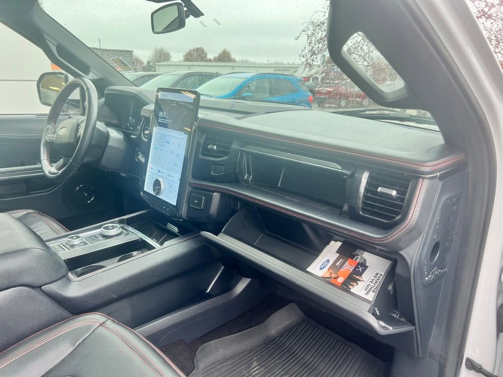 Used 2022 Ford Expedition Max Limited image 40