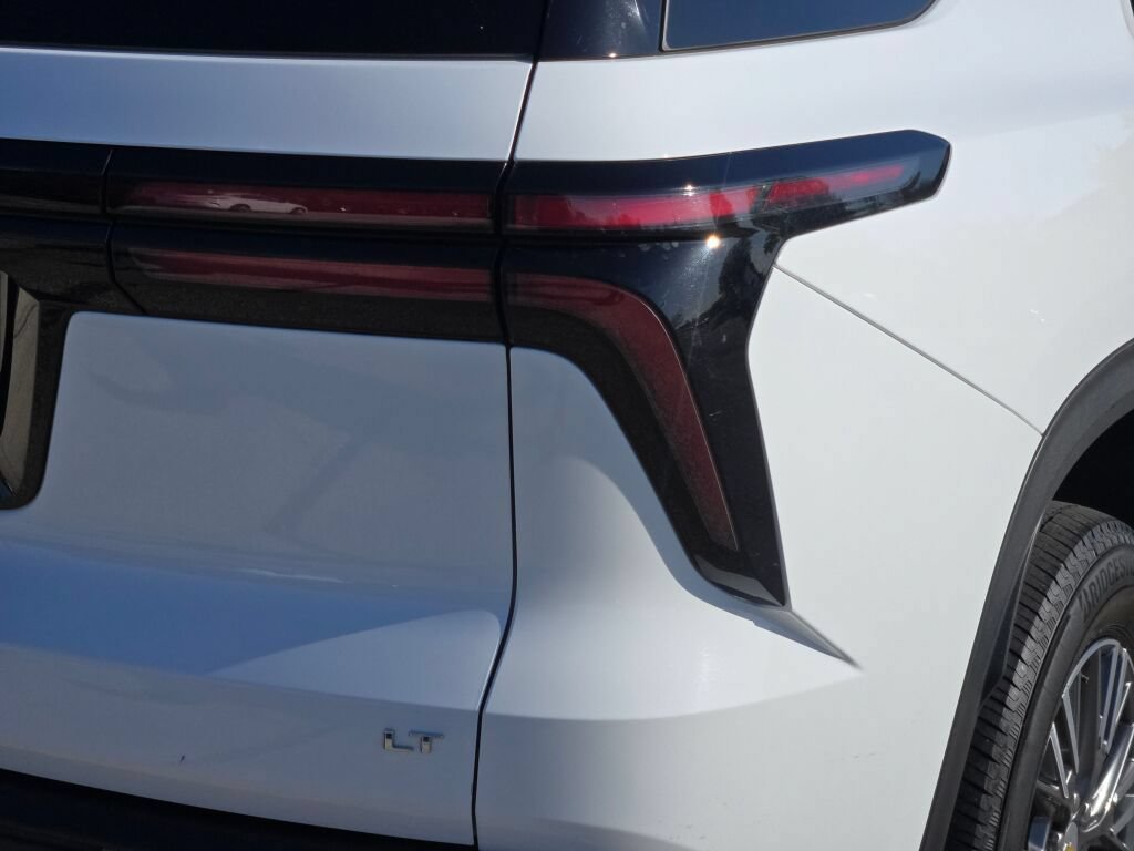 Used 2024 Chevrolet Traverse LT AWD/4WD image 14