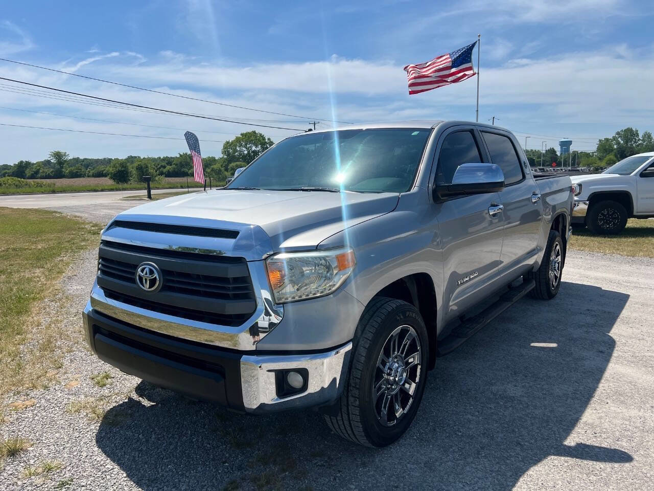 Used 2014 Toyota Tundra SR5 w/ SR5 Upgrade Package RWD image 1