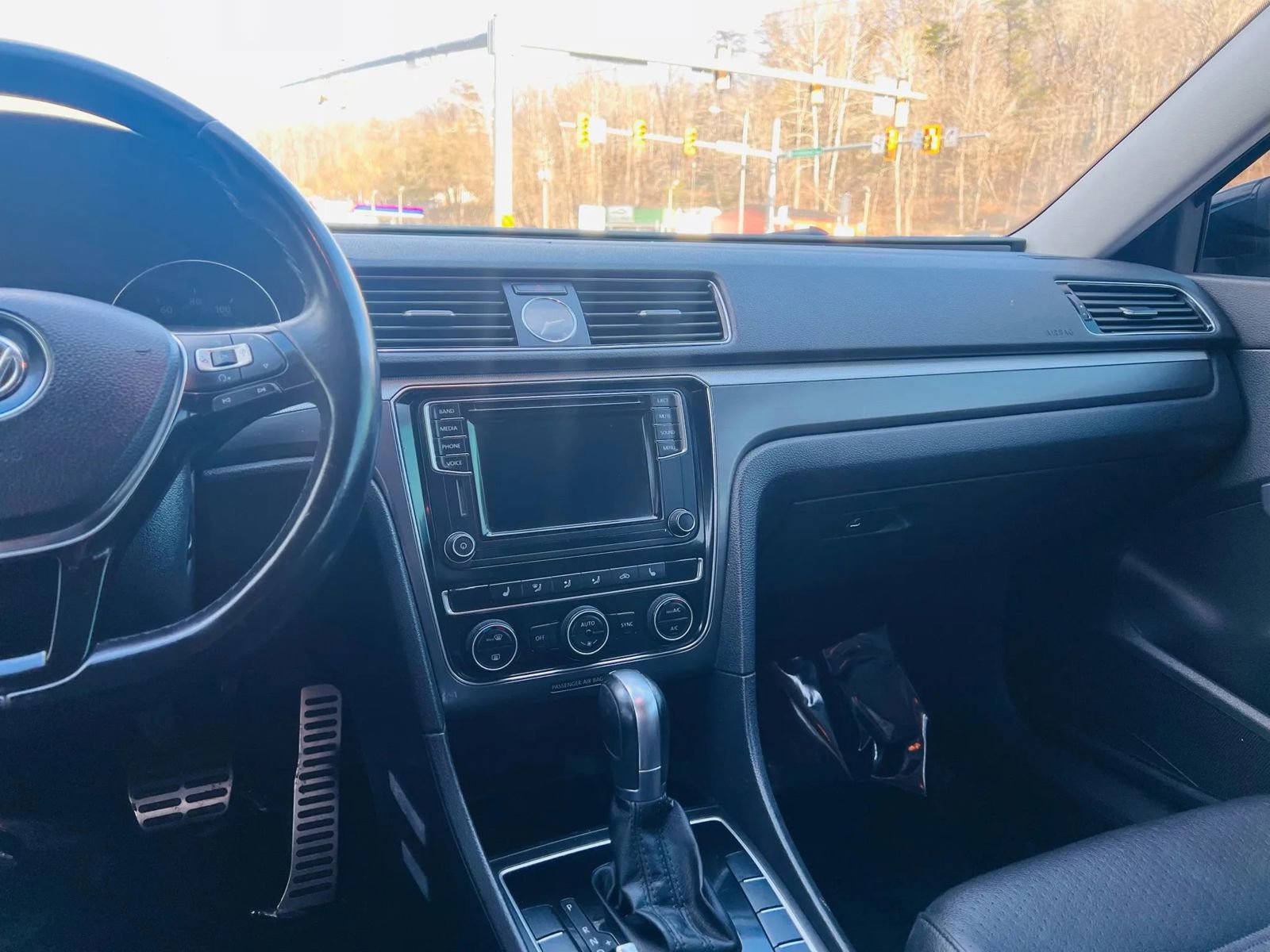 Used 2017 Volkswagen Passat 1.8T R-Line FWD image 29