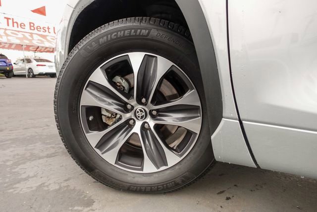 Certified 2023 Toyota Highlander XLE image 37