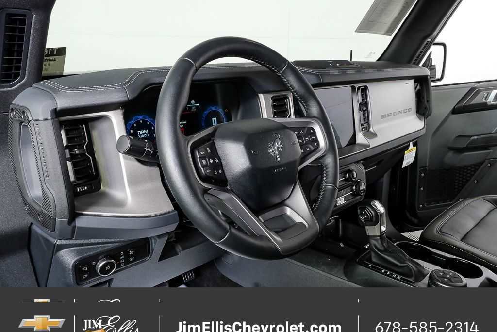 Used 2025 Ford Bronco Outer Banks image 4