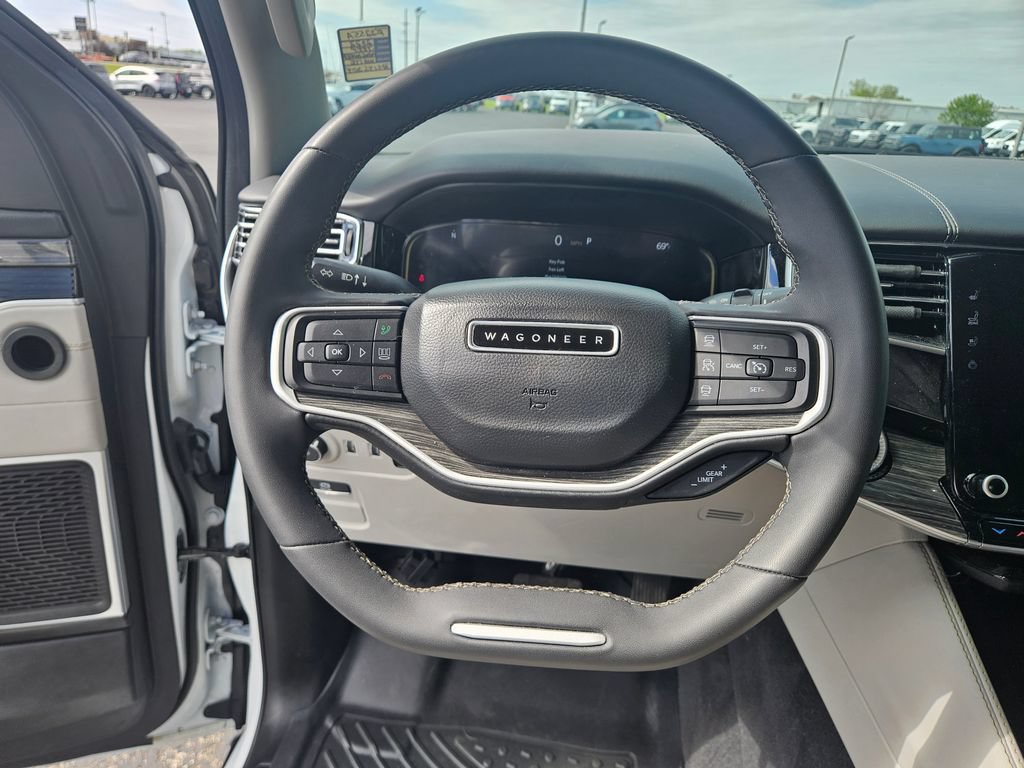 Used 2022 Jeep Wagoneer Series III w/ Convenience Group I AWD/4WD image 17