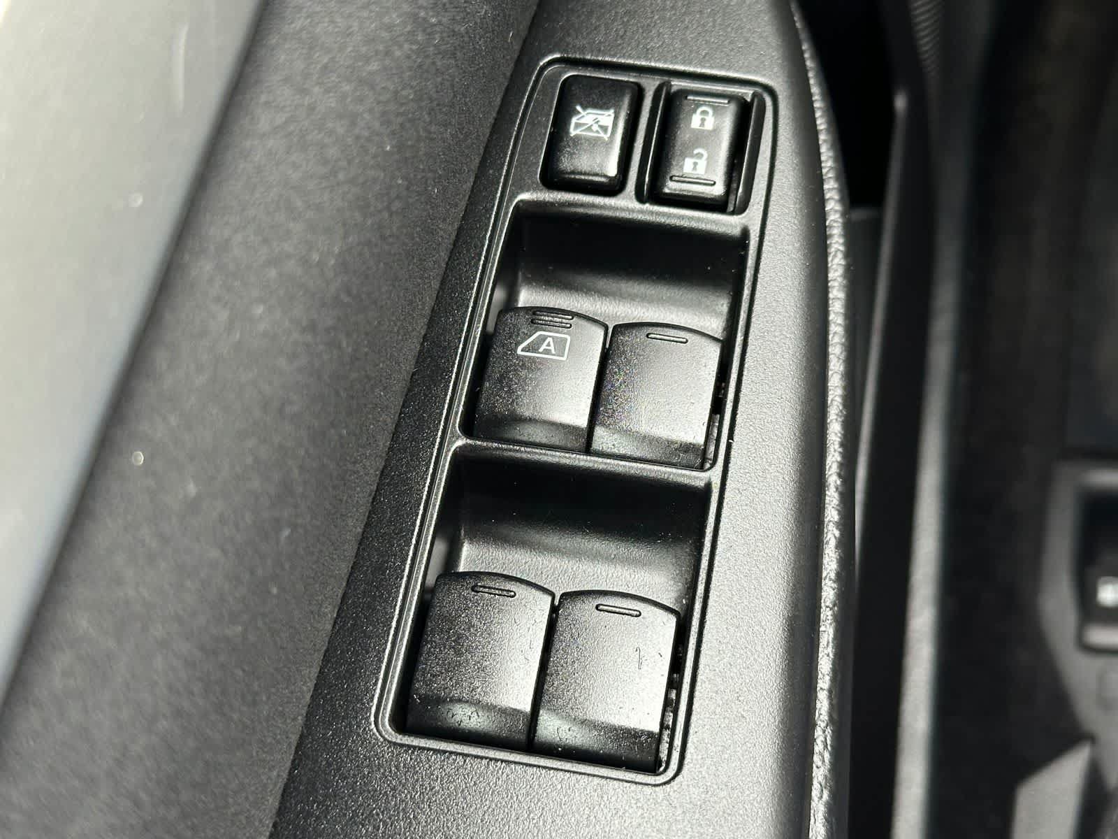 Used 2010 Subaru Legacy 2.5i AWD/4WD image 27