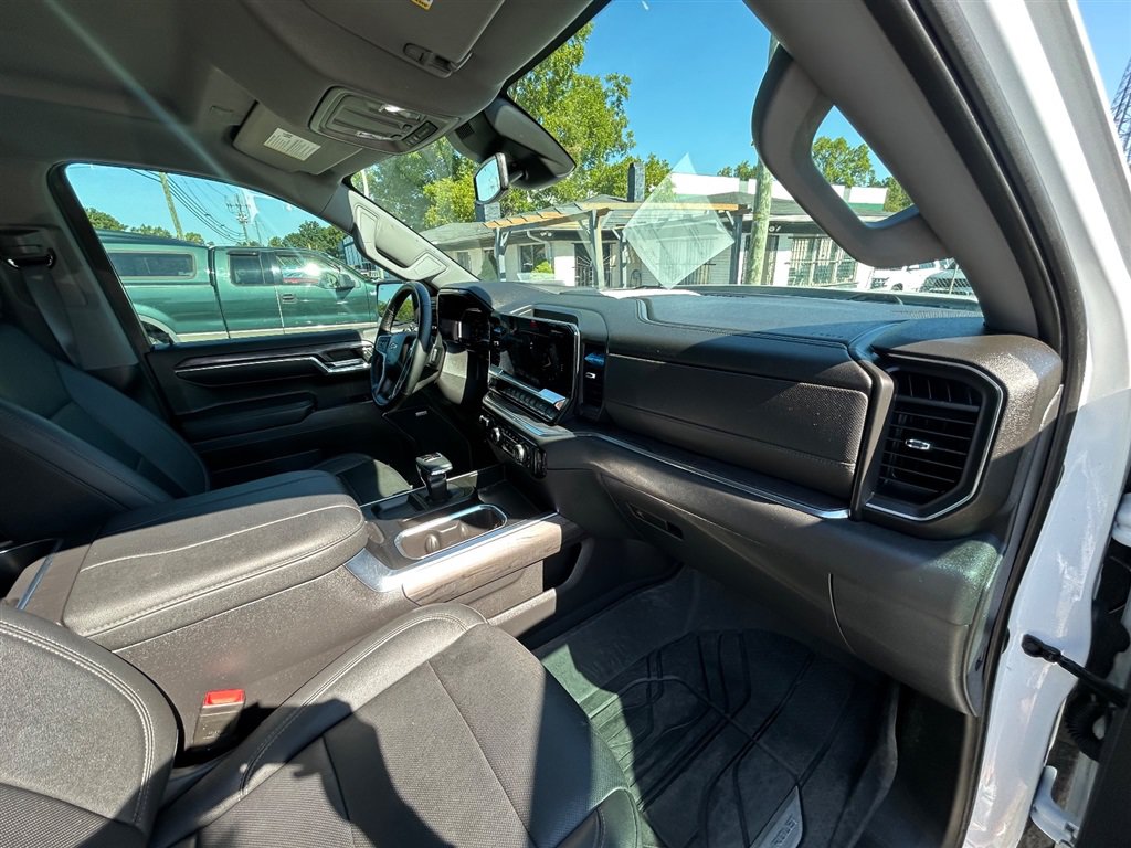 Used 2023 Chevrolet Silverado 1500 LTZ AWD/4WD image 38
