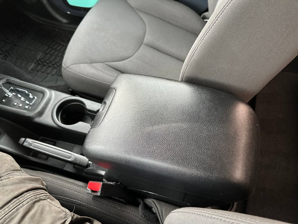 Used 2017 Jeep Wrangler Sport AWD/4WD image 25