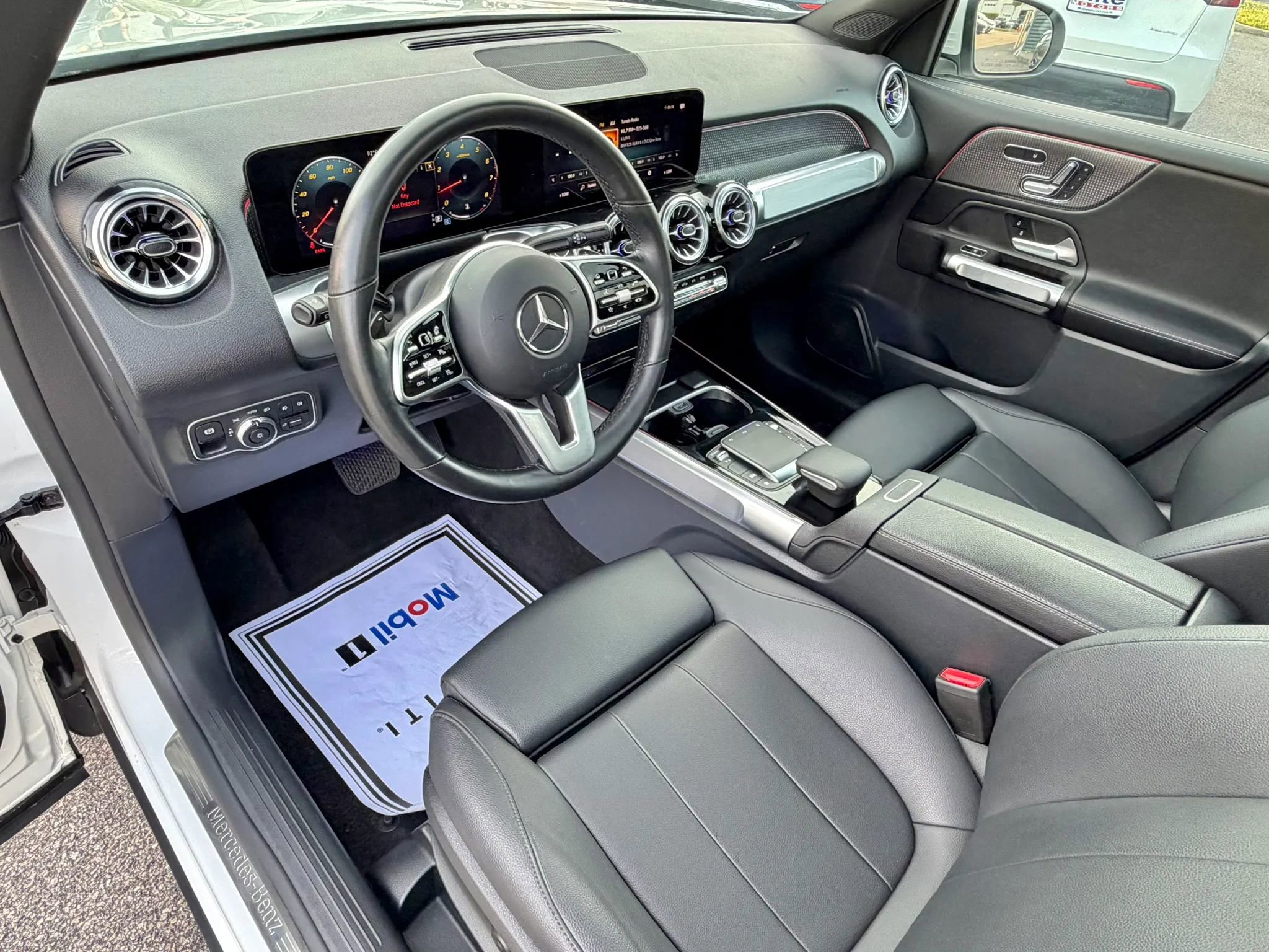 Used 2022 Mercedes-Benz GLB 250 4MATIC w/ Premium Package Lite image 22