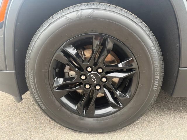 Used 2023 Chevrolet Traverse LT w/ Midnight/Sport Edition AWD/4WD image 9