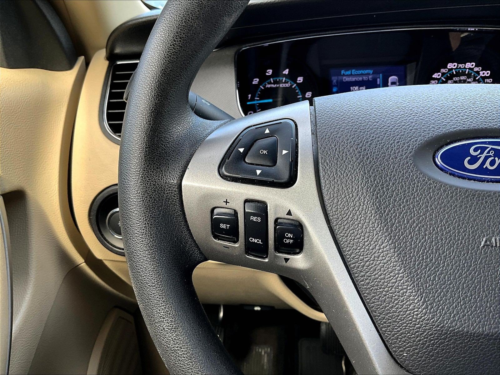 Used 2016 Ford Taurus SE FWD image 11