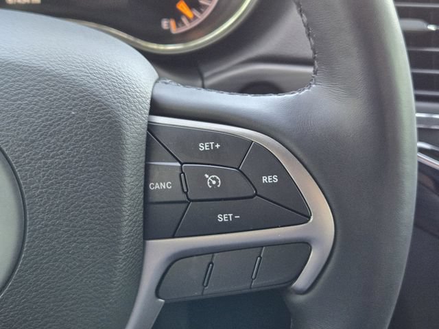 Certified 2021 Jeep Grand Cherokee Laredo X AWD/4WD image 36