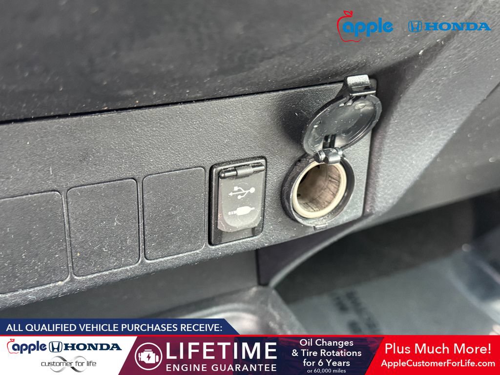 Used 2017 Toyota RAV4 XLE AWD/4WD image 26