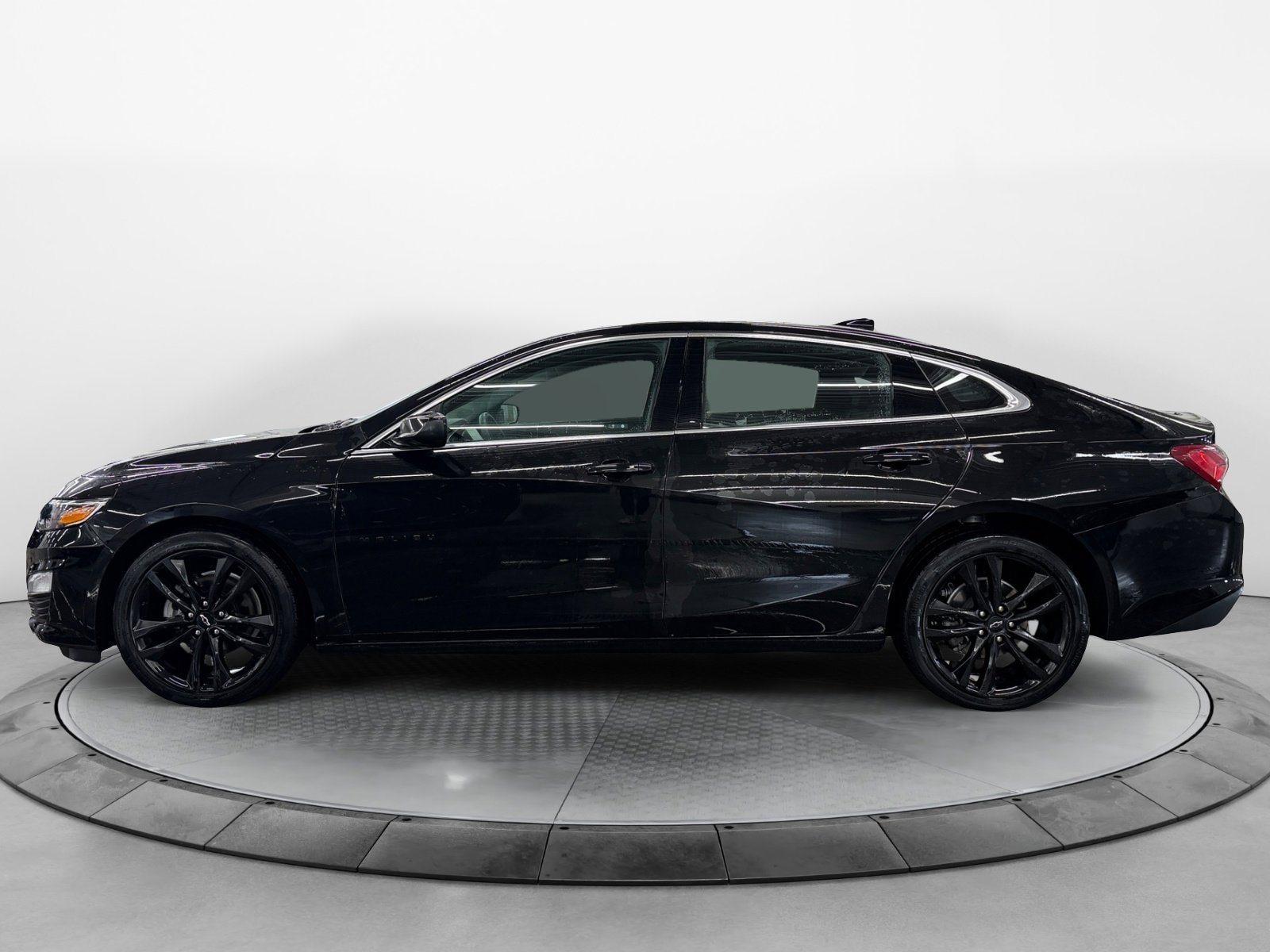 Used 2024 Chevrolet Malibu LT w/ Midnight Edition FWD image 3