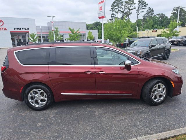 Used 2022 Chrysler Pacifica Limited FWD image 6