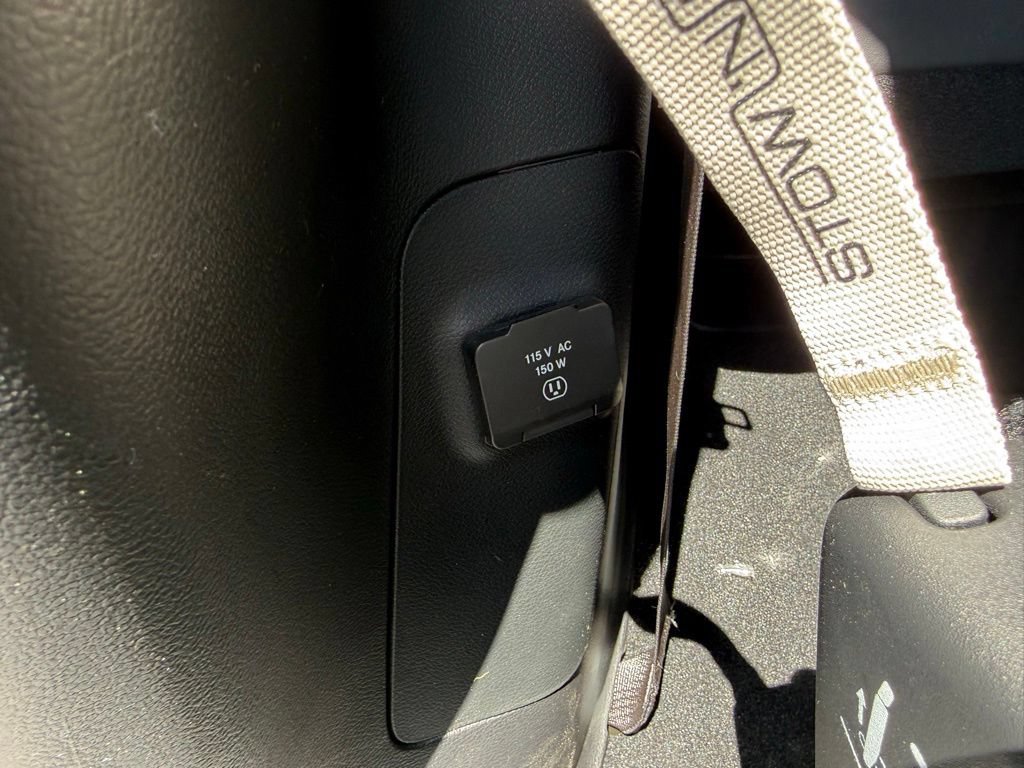 New 2027 Chrysler Pacifica Limited w/ Family Tech Group FWD image 59