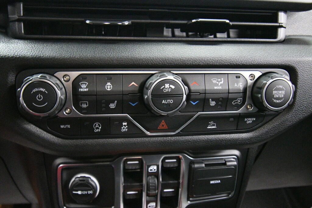 Used 2025 Jeep Wrangler Sport S image 15