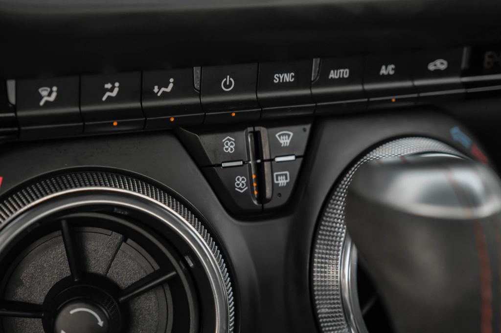 Used 2020 Chevrolet Camaro ZL1 image 26