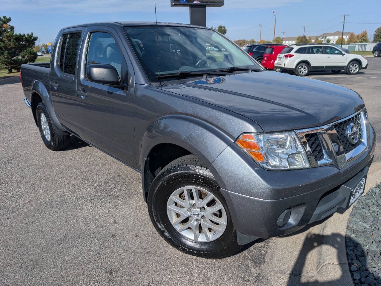 Used 2019 Nissan Frontier SV AWD/4WD image 3