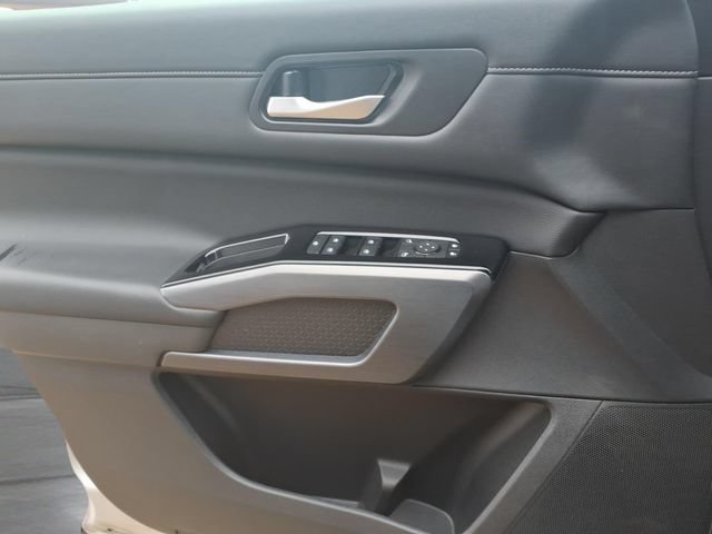 Used 2025 Nissan Pathfinder SL AWD/4WD image 15