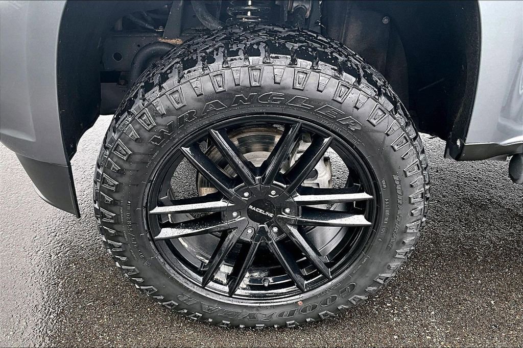 Used 2022 Chevrolet Colorado LT w/ Redline Special Edition AWD/4WD image 9