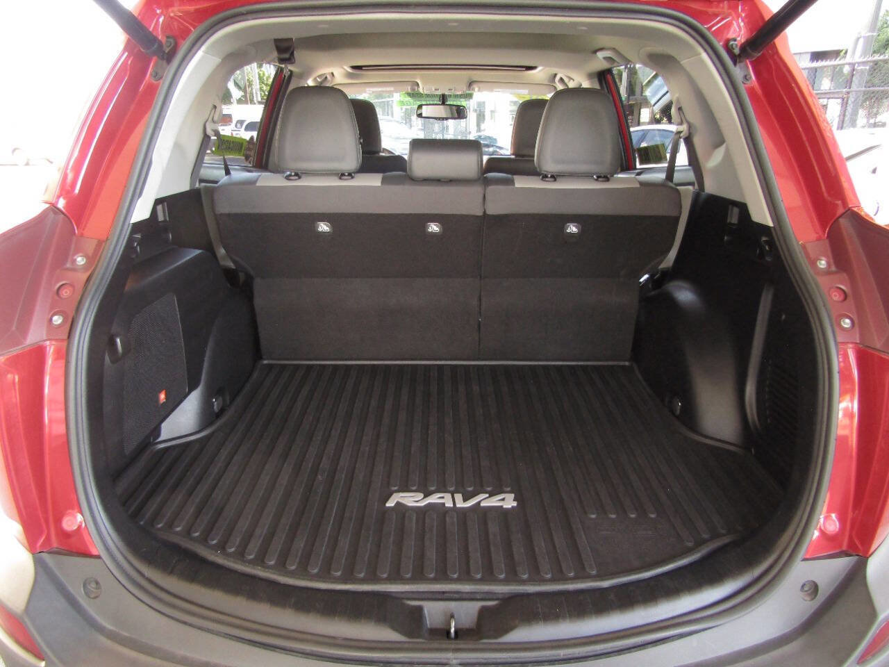 Used 2015 Toyota RAV4 Limited image 24