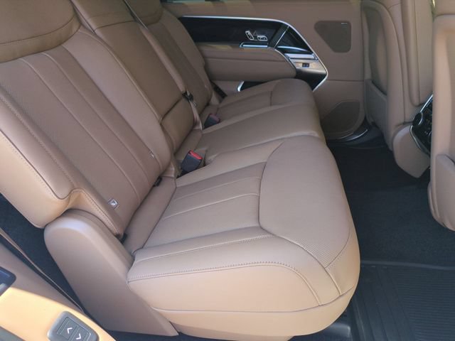 New 2026 Land Rover Range Rover Long Wheelbase SE AWD/4WD image 17