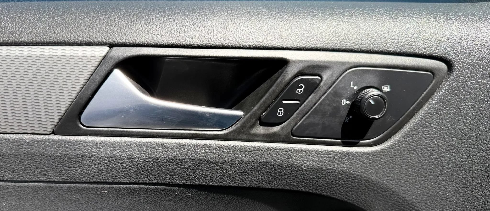 Used 2017 Volkswagen Jetta SE FWD image 25