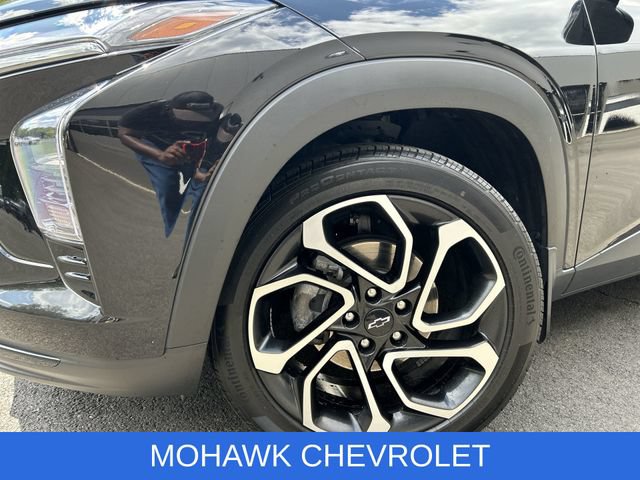 Used 2025 Chevrolet Trax RS w/ Sunroof Package FWD image 33