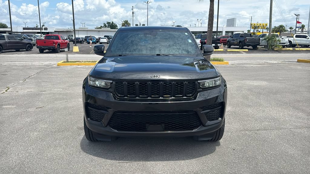 Used 2023 Jeep Grand Cherokee Altitude AWD/4WD image 9