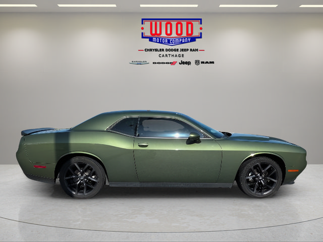 Used 2021 Dodge Challenger SXT w/ Blacktop Package RWD image 3