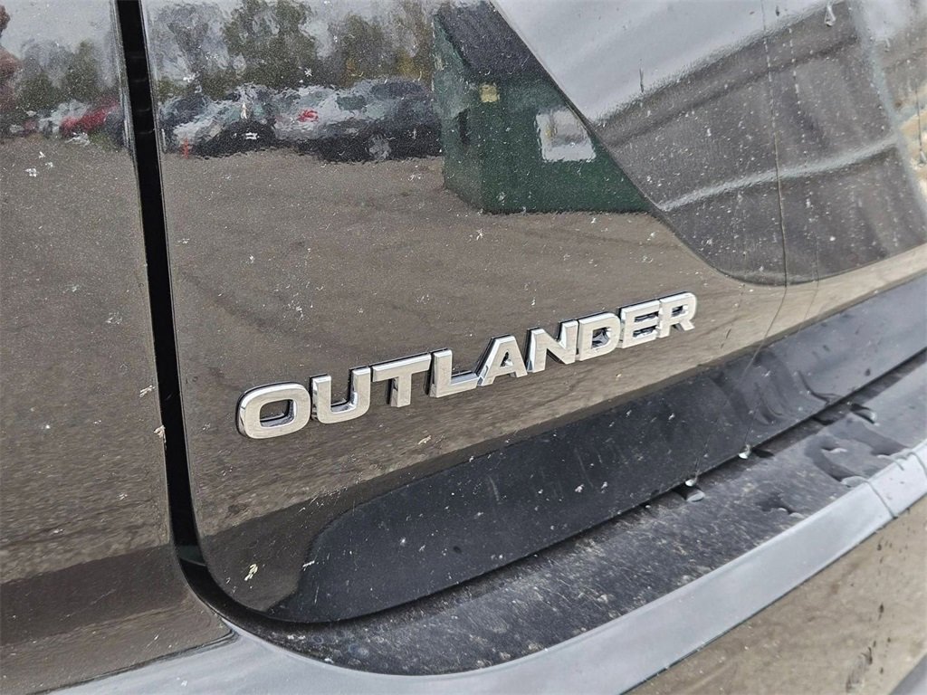 New 2025 Mitsubishi Outlander ES image 10