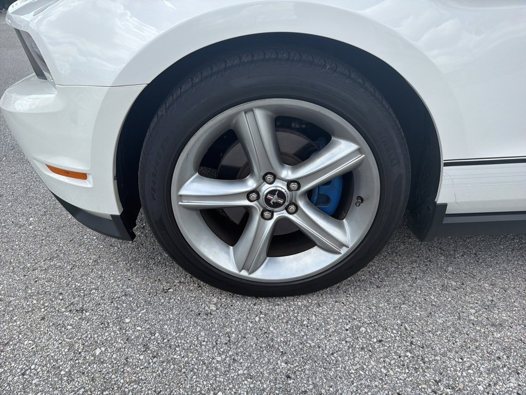 Used 2010 Ford Mustang GT Premium image 12