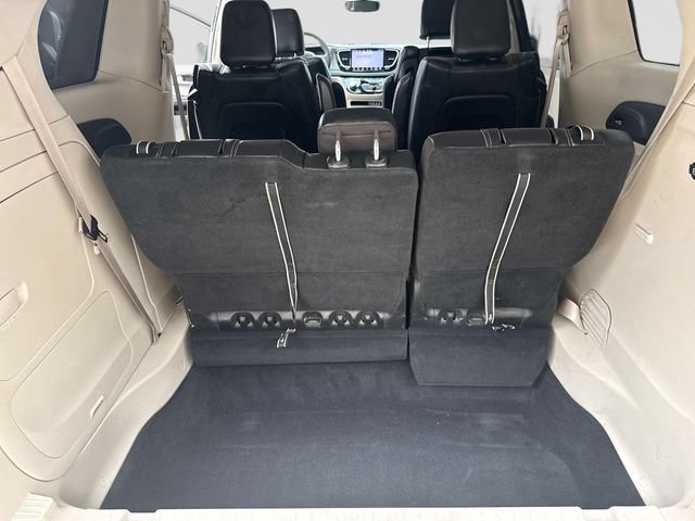 Used 2022 Chrysler Pacifica Touring-L w/ Uconnect Theater Family Group FWD image 18