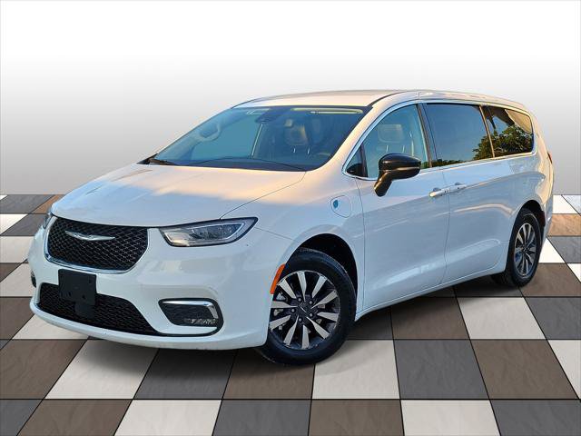 Used 2024 Chrysler Pacifica Limited FWD image 1