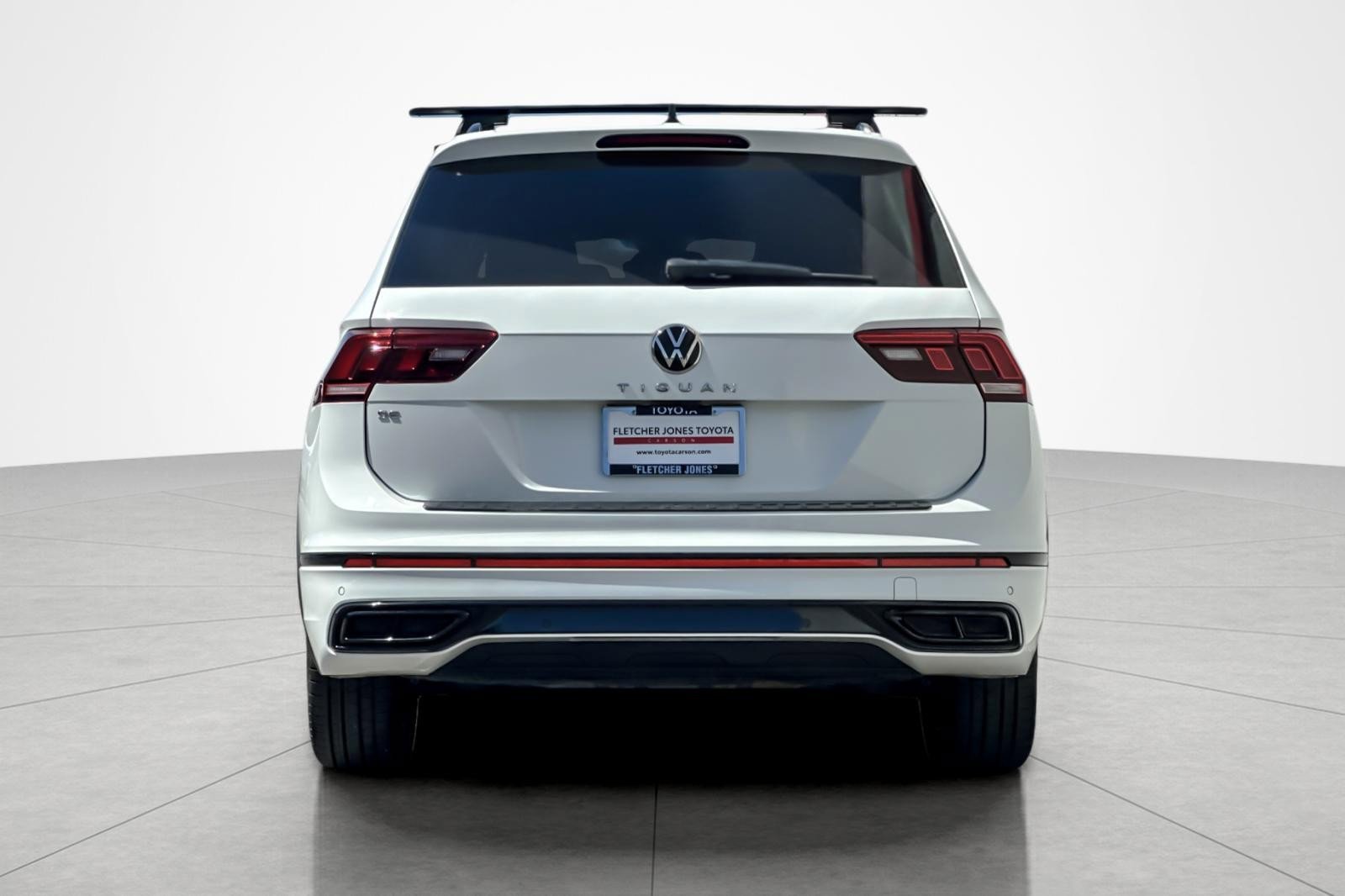 Used 2022 Volkswagen Tiguan SE R-Line image 4