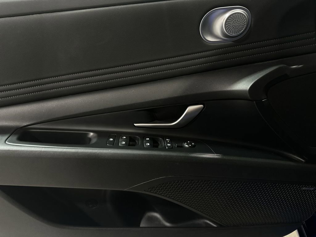 Used 2024 Hyundai Elantra Limited image 15