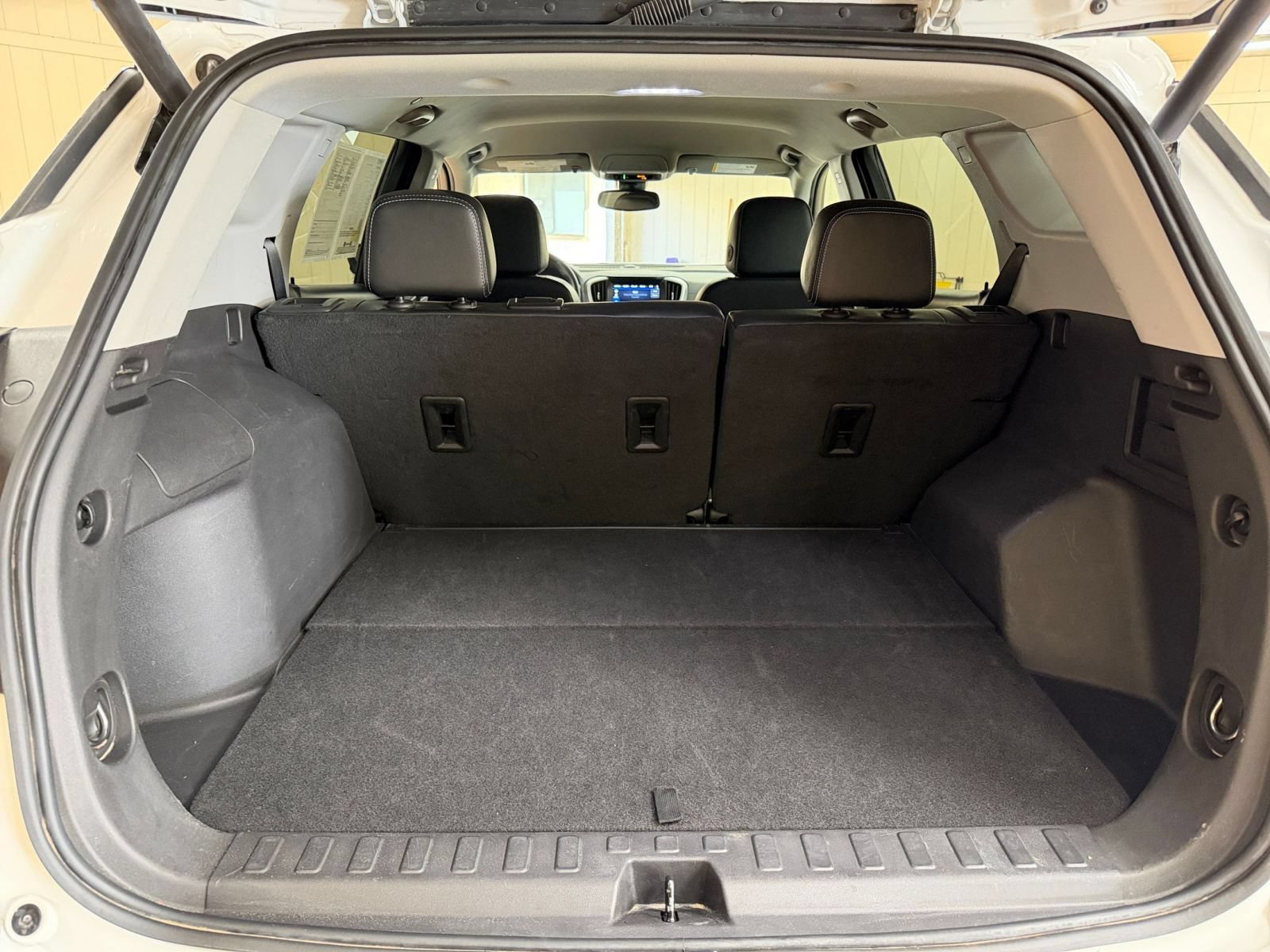 Used 2024 GMC Terrain SLT AWD/4WD image 33