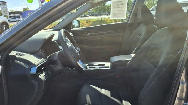 Used 2025 Nissan Altima 2.5 SV image 14