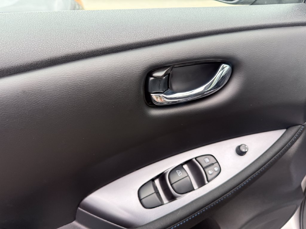 Used 2025 Nissan Leaf S FWD image 31