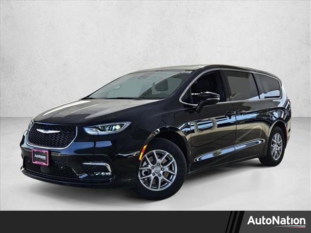 New 2026 Chrysler Pacifica Select