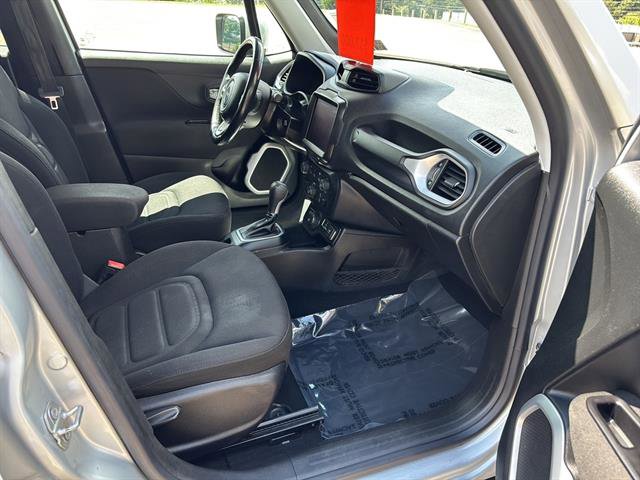 Used 2021 Jeep Renegade Latitude w/ Luxury Group I image 19